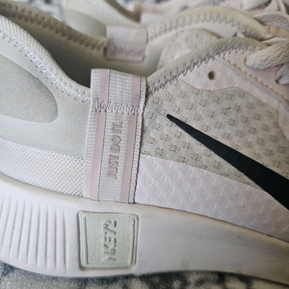 Nike Reposto Sneakers White/Pink Womens Size 9 Running Shoes CZ5630-602 - Picture 3 of 11